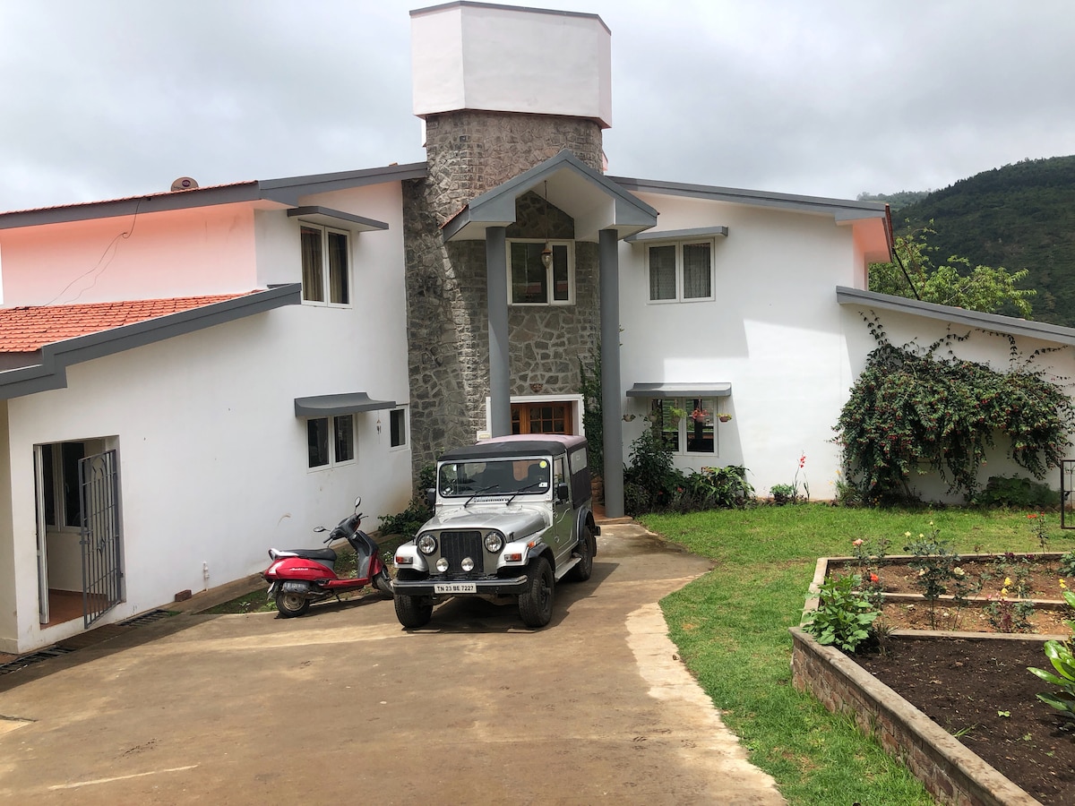 Exterior approach at Vantage Home